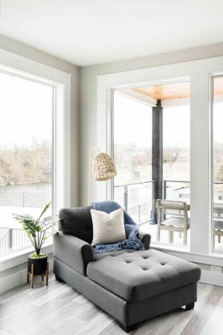 Luxury Lake LBJ Waterfront Home with Hot Tub and Boat Slip House in Kingsland