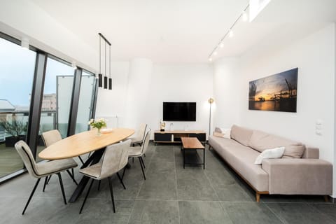 Communal lounge/ TV room, TV and multimedia, Living room, Seating area, Dining area, Evening entertainment