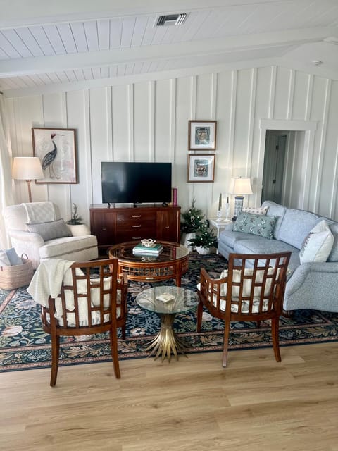 Lakefront Duplex With Pontoon Boat Downtown House in Mount Dora