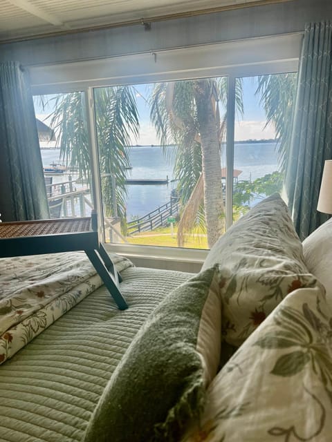 Lakefront Duplex With Pontoon Boat Downtown House in Mount Dora