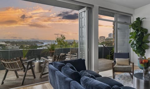 Night, Natural landscape, View (from property/room), Balcony/Terrace, Seating area, Landmark view