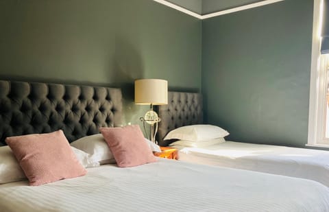 Cambridge Villa Bed and Breakfast in Warwick