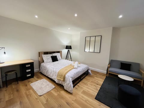 Bed, Photo of the whole room, Seating area, Bedroom, towels