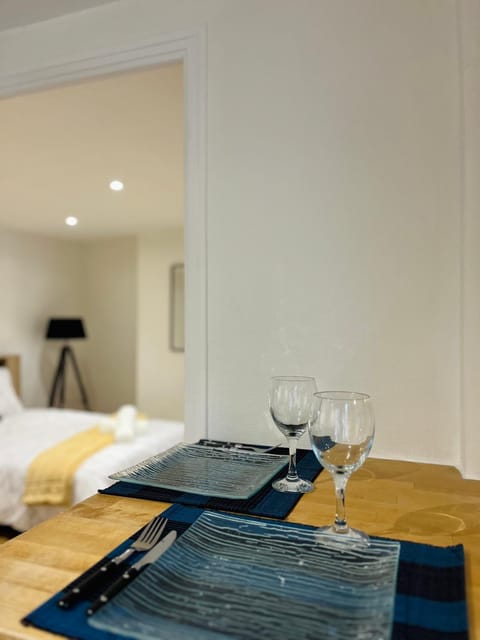 Bed, Dining area, Bedroom