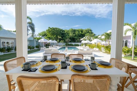 Garden, Food and drinks, Dining area, Pool view, Swimming pool, Breakfast, sunbed