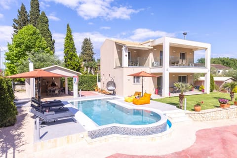 Property building, Restaurant/places to eat, Swimming pool