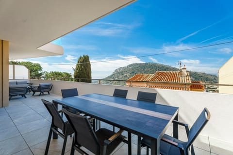 Patio, Dining area