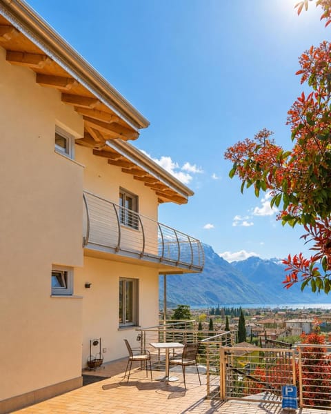 Property building, Natural landscape, View (from property/room), Balcony/Terrace, Lake view, Mountain view