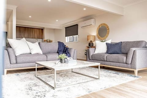 Spacious and Convenient - Azure Retreat House in Bicheno