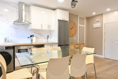 For You Rentals Amplia Casa temporal Madrid de 3 Dormitorios M VIL45 Apartment in Madrid