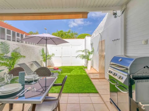 Property building, Balcony/Terrace, Living room, Swimming pool