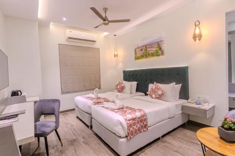Photo of the whole room, Bedroom