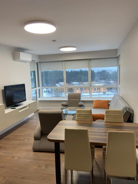 TV and multimedia, Living room, Seating area, Dining area