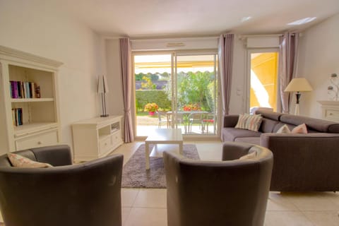 Golfe Juan - 4 People - Swimming Pool - Private Parking House in Antibes