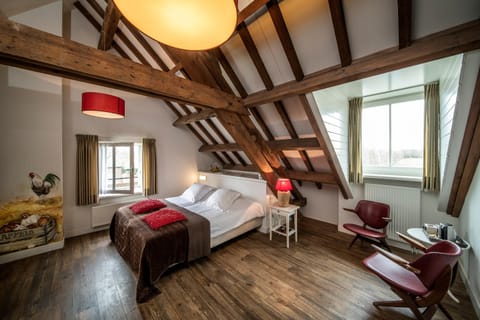 Bed, Living room, Photo of the whole room, Seating area, Bedroom