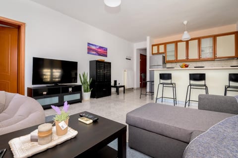 TV and multimedia, Kitchen or kitchenette, Living room, Seating area, Dining area, Evening entertainment