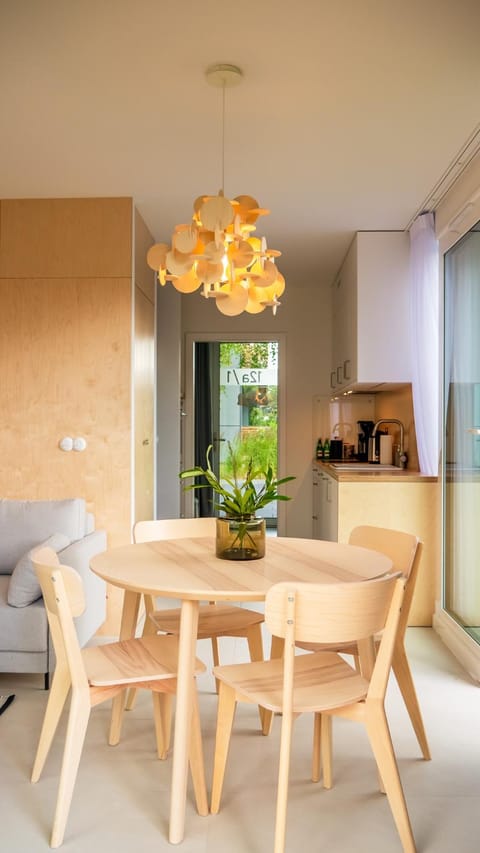 Kitchen or kitchenette, Living room, Seating area, Dining area