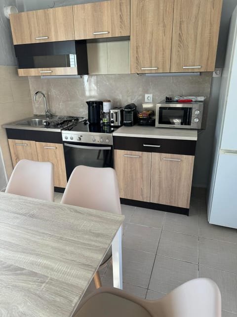 Kitchen or kitchenette, Dining area, pet friendly