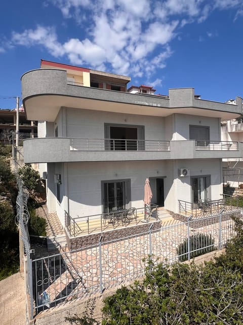 Property building, Day