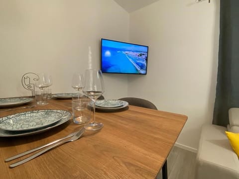 TV and multimedia, Dining area