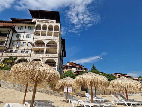 Property building, Spring, Day, Natural landscape, Beach, sunbed
