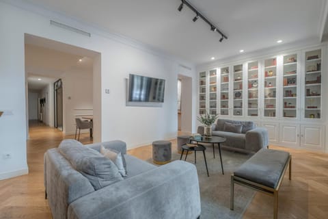 TV and multimedia, Living room, Seating area