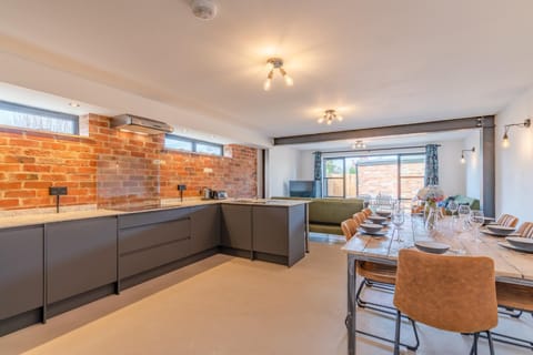 Coffee/tea facilities, Kitchen or kitchenette, Dining area, pet friendly, stove, toaster