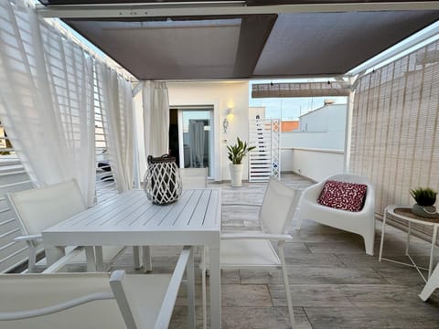Balcony/Terrace, Dining area