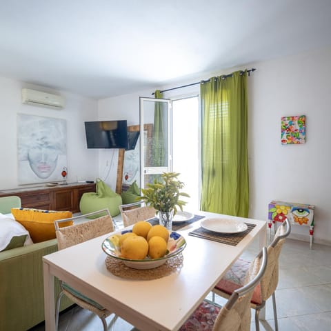TV and multimedia, Living room, Dining area