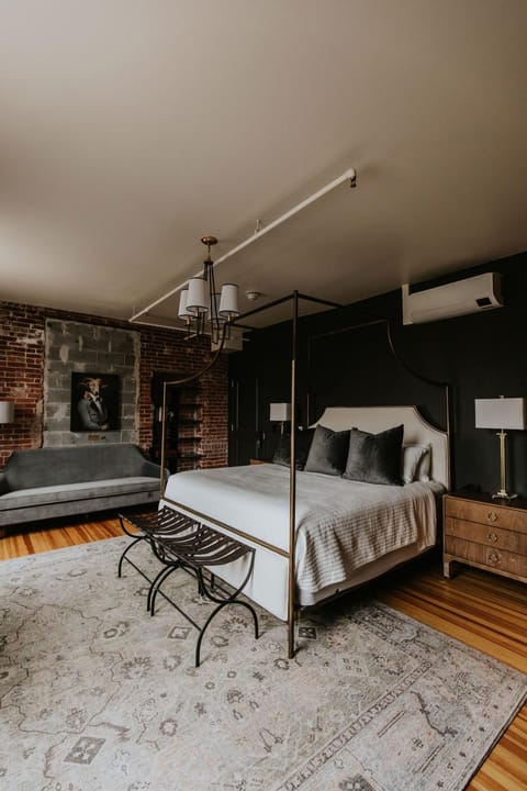 Bed, Photo of the whole room