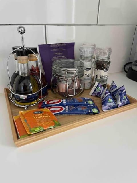 Coffee/tea facilities, Kitchen or kitchenette, Food and drinks, Food