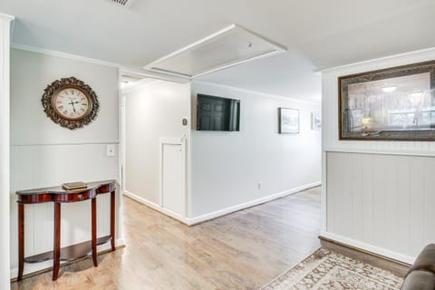 Garden-View Balcony! Dtwn Aiken Apt Near Augusta Apartment in Aiken