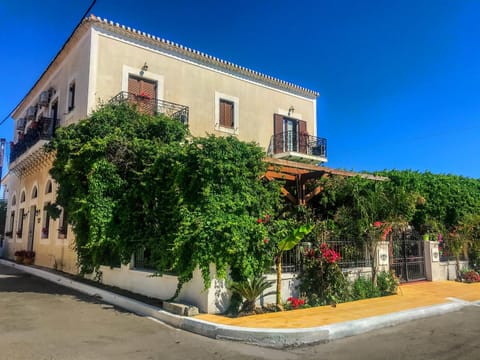 Facade/entrance, Garden