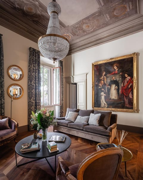 Kitchen or kitchenette, Living room, Decorative detail, Seating area, Dining area, Street view, Certificate/Award, Quiet street view, dishwasher, furniture, heating, internet, locker, safe, washing machine, dryer, acessibility, air conditioner