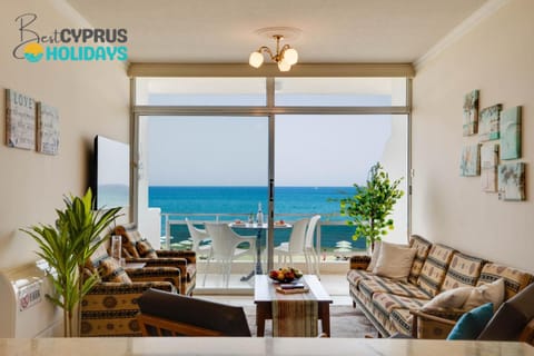 Living room, Seating area, Dining area, Beach, Sea view