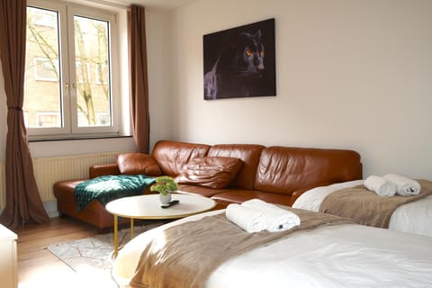 Bed, Living room, Photo of the whole room, Seating area, Bedroom, towels