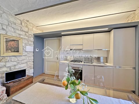 TV and multimedia, Kitchen or kitchenette, stove