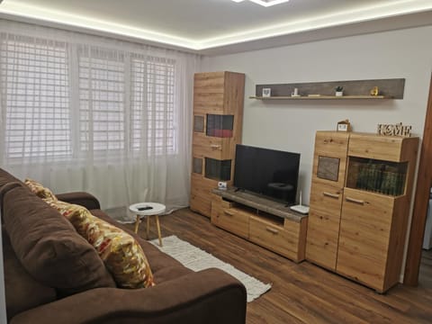 Communal lounge/ TV room, TV and multimedia, Seating area, Evening entertainment