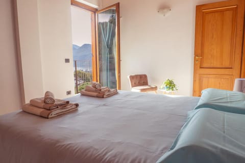 Bedroom, Lake view, Lake view