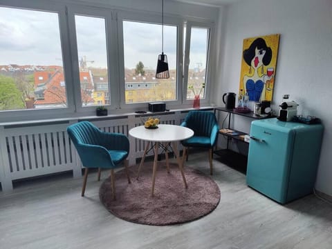 Coffee/tea facilities, Seating area, Dining area