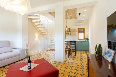 Communal lounge/ TV room, Kitchen or kitchenette, Dining area