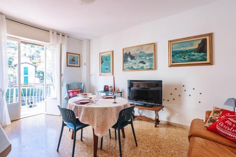 TV and multimedia, Living room, Dining area