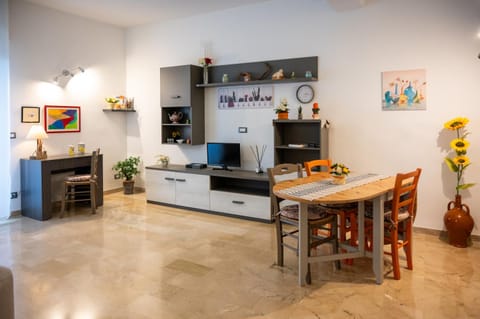 TV and multimedia, Living room, Dining area