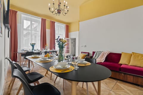 Living room, Seating area, Dining area