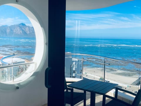 Mountain view, Sea view