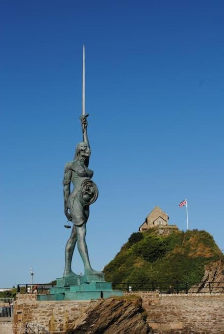 Capstone's Lookout near tunnels beach Apartment in Ilfracombe