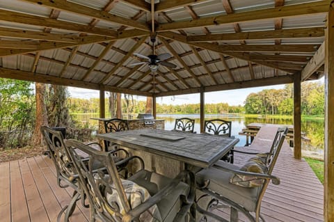 Linda Vista Lakehouse House in Lake Magdalene