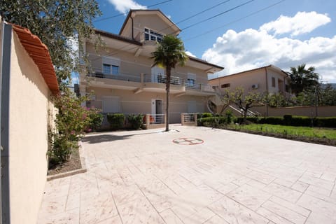 Property building, Day, Garden, Garden view