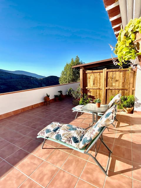 View (from property/room), Balcony/Terrace, Mountain view, sunbed