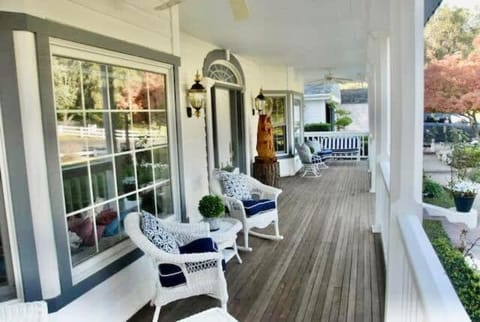 Pinkies Place-Hot Tub-Sleeps 11-Pet Friendly House in Ahwahnee